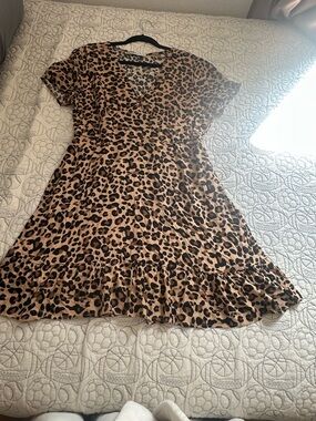 Leopard Print V-Neck Ruffle Dress - Tan & Black